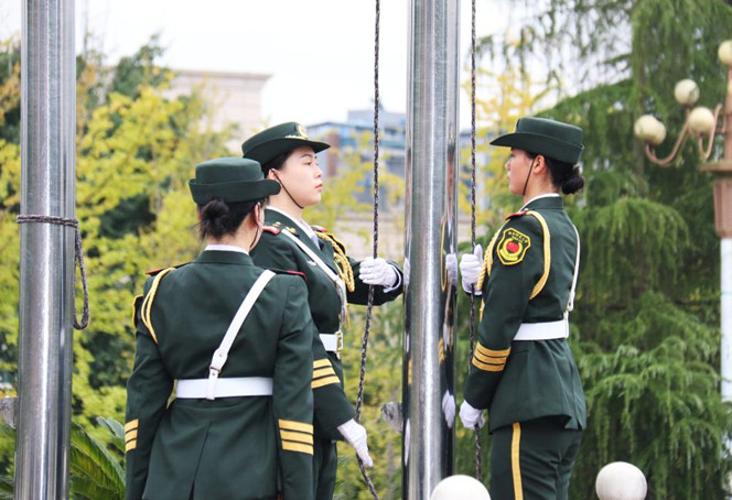 同升一面旗，奮進(jìn)新征程 ——記我校國旗班與西華師范大學(xué)國旗班學(xué)習(xí)交流活動